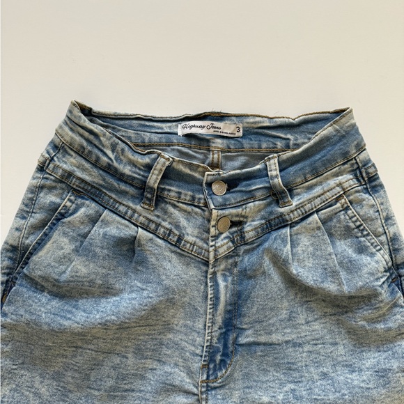 High waisted pleated jean shorts - Picture 6 of 11